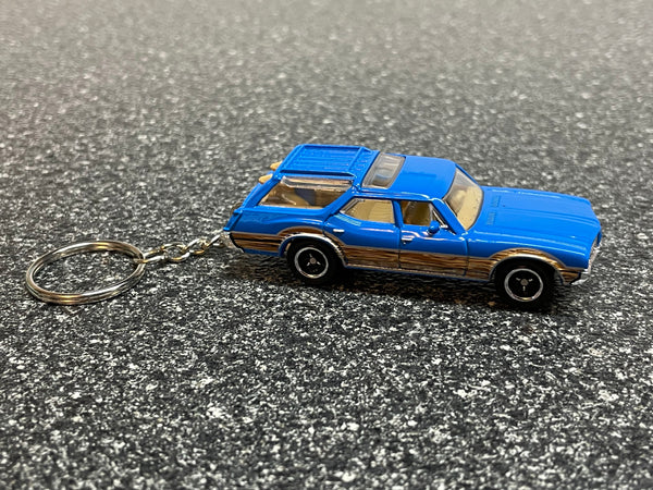 1971 Oldsmobile Vista Cruiser Station Wagon Keychain Diecast Car Hot Wheels Matchbox Woody