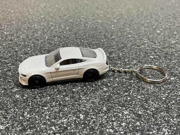 2019 Mustang GT S550 White Keychain Diecast Car Hot Wheels